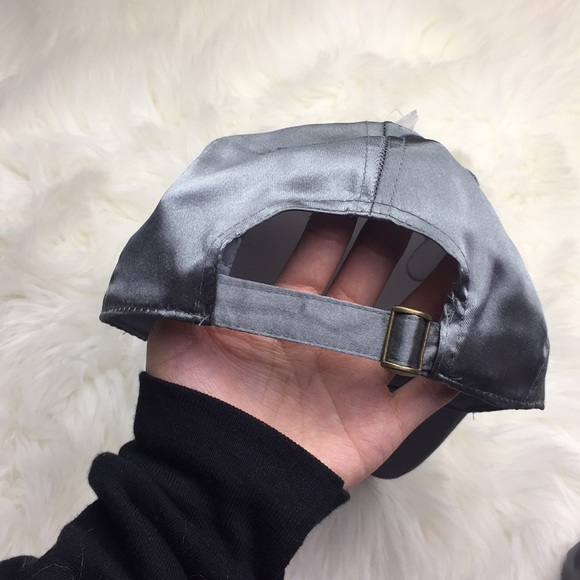 Gorra Gris Satinada con Dorado!! 💥💥😍 - Picture 3 of 4